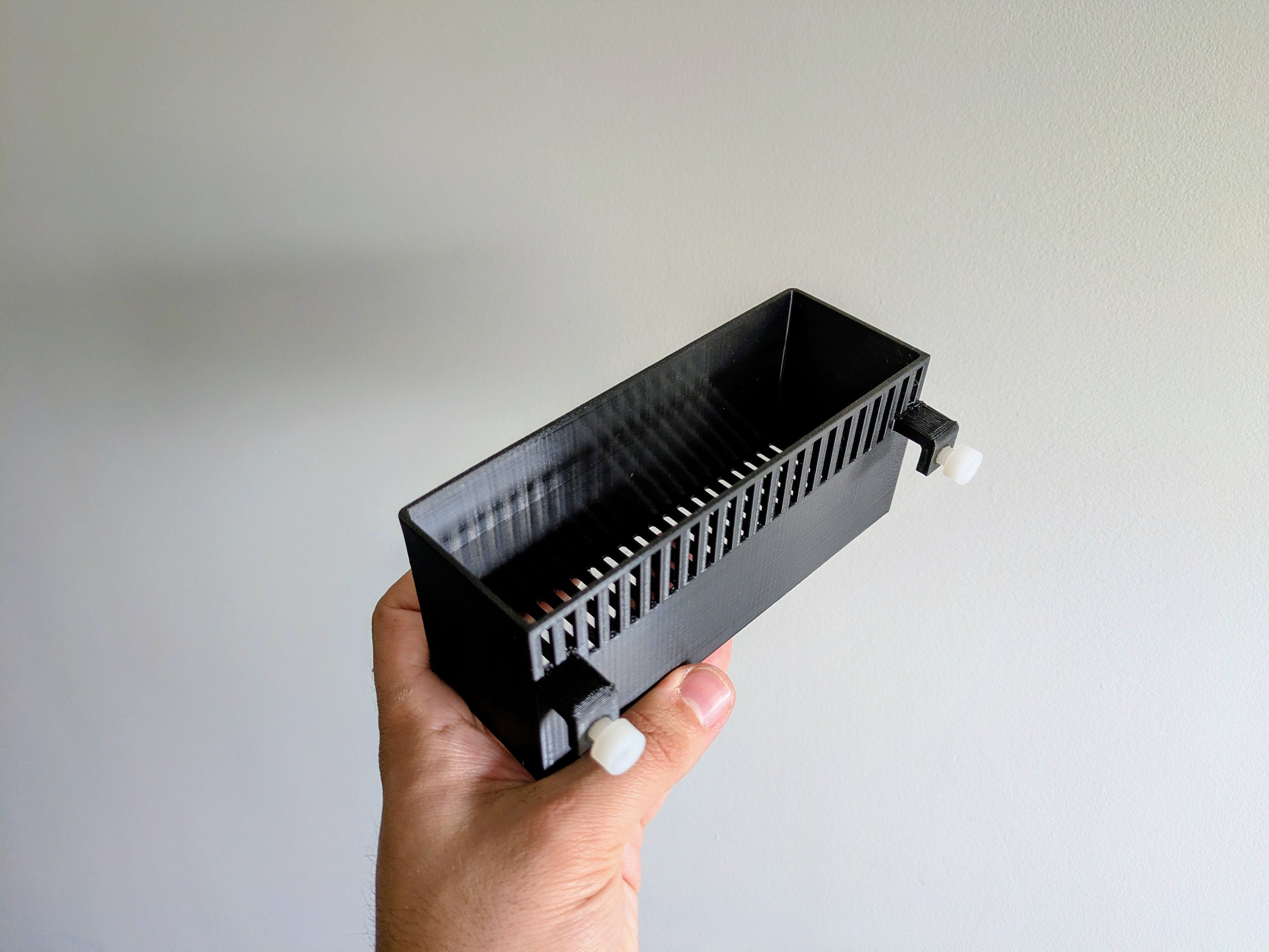 A MEDIDA | Caja de filtrado | Modelo: KoraComb | Cesta de medios con peine