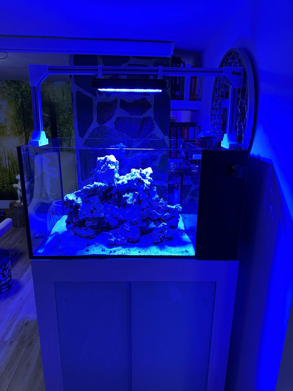 Estructura de aluminio (MODELO ACUARIO) para colgar pantallas de acuario