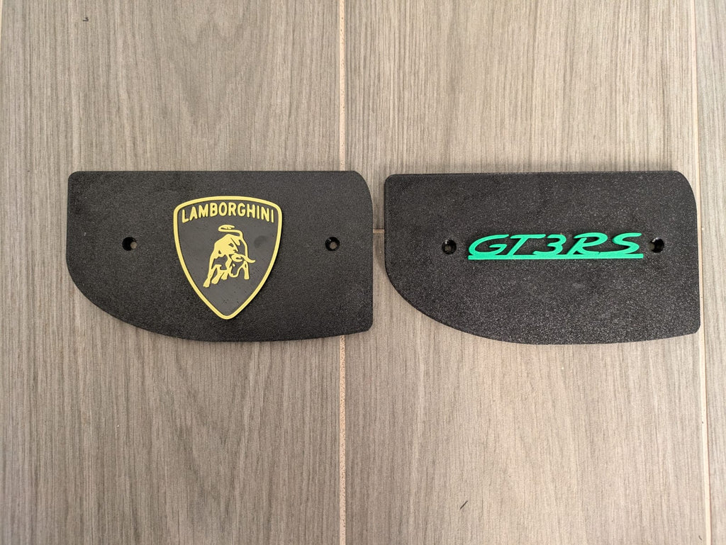 Estantería en forma de alerón marca de coche / circuito / nombre. Modelo 1