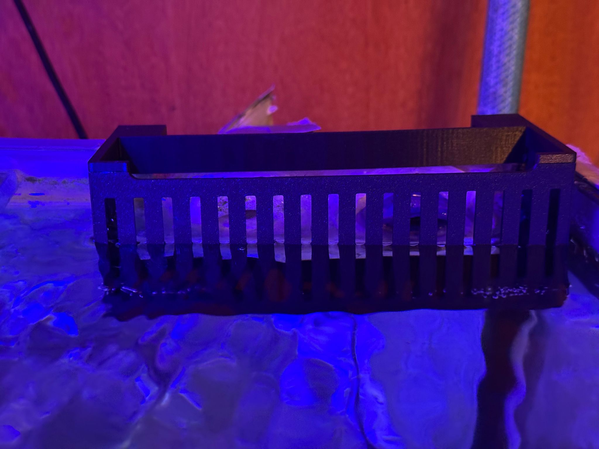 Rebosadero universal | Modelo: ClipFlow | 17x9x5cm | Rejilla universal colgante para bajada a sump (170x90x50 mm) | Apta para acuarios marinos, plantados